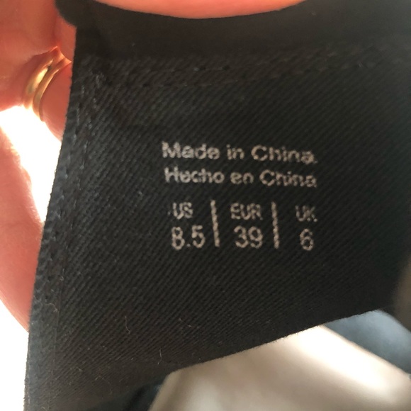 Size 8.5 Black heels! - Picture 5 of 6